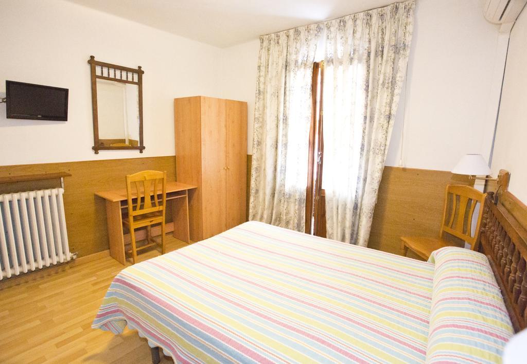 Hostal Lizana Huesca Exteriér fotografie